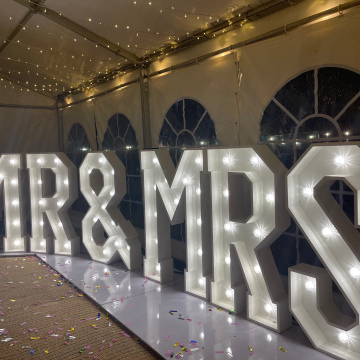 4FT White Mr & Mrs Set 